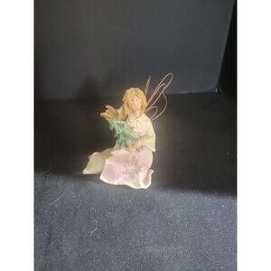 Vtg Ganz Christmas Polystone Angel Wire Wings Holding Tree  Mixed Media 3” H